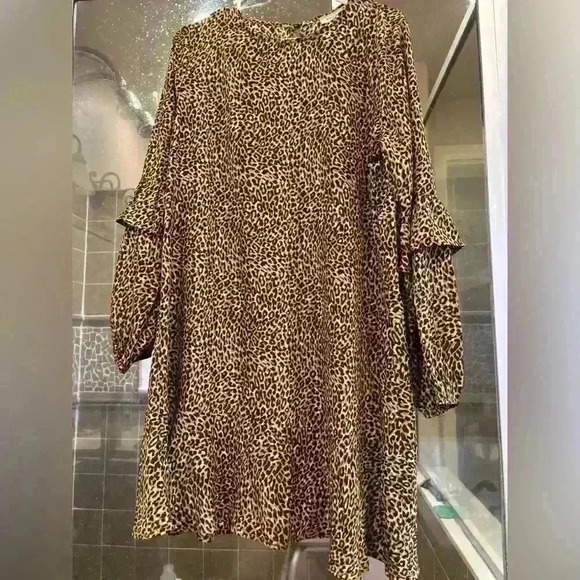Andreè women’s animal print dress with ruffles. Size Large. Never Worn. - Picture 1 of 3